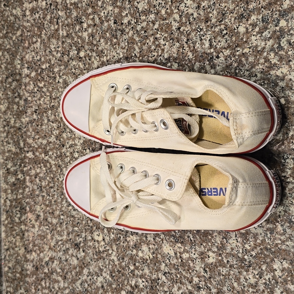 EUC white low converse shoes mens 5, ladies 7, lace up chucks